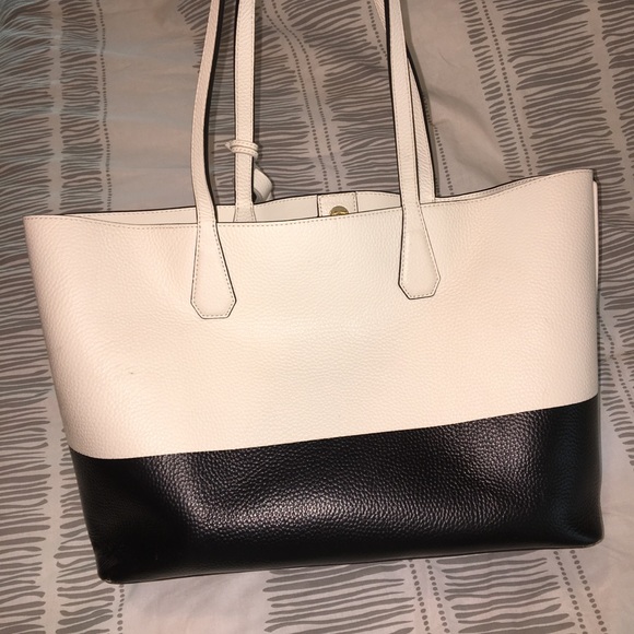 Tory Tote - Picture 2 of 7